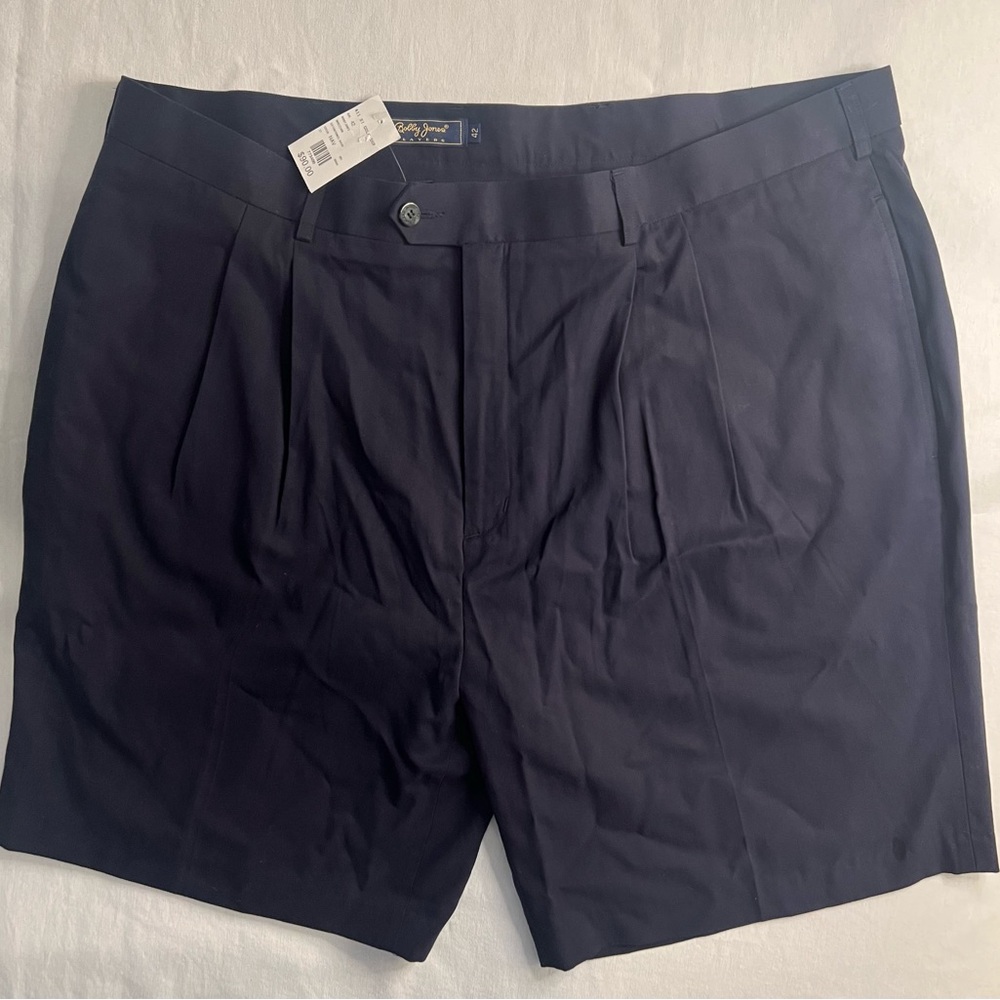 NWT- Men’s Bobby Jones Navy Golf Shorts
Size 42